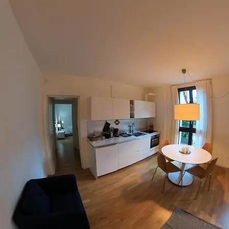 Olmo With Parking Apartmán