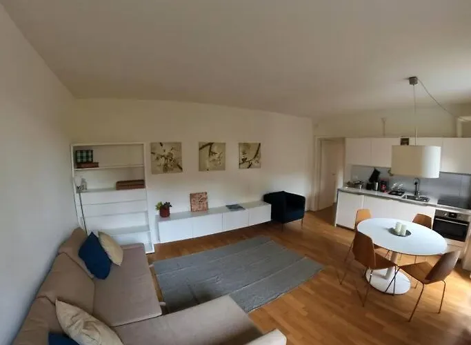 アパート Olmo With Parking コモ